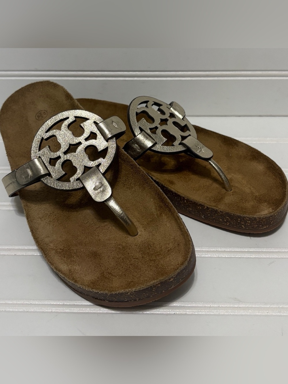 TORY BURCH Miller Cloud Metallic Gold Leather Sandals Flip Flops Womens Size 8